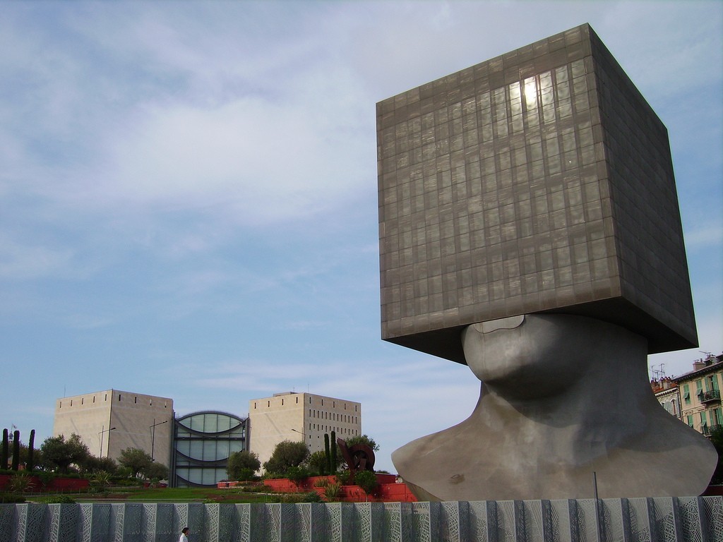 Biblioteca Central de Niza. Primera Escultura Habitada Del Mundo