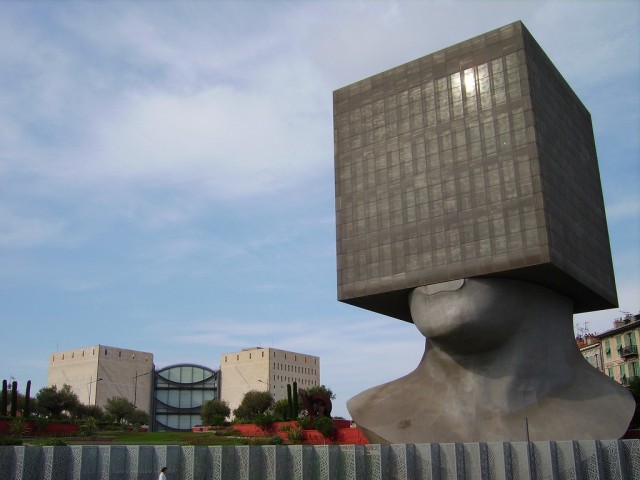 Biblioteca Central de Niza. Primera Escultura Habitada Del Mundo