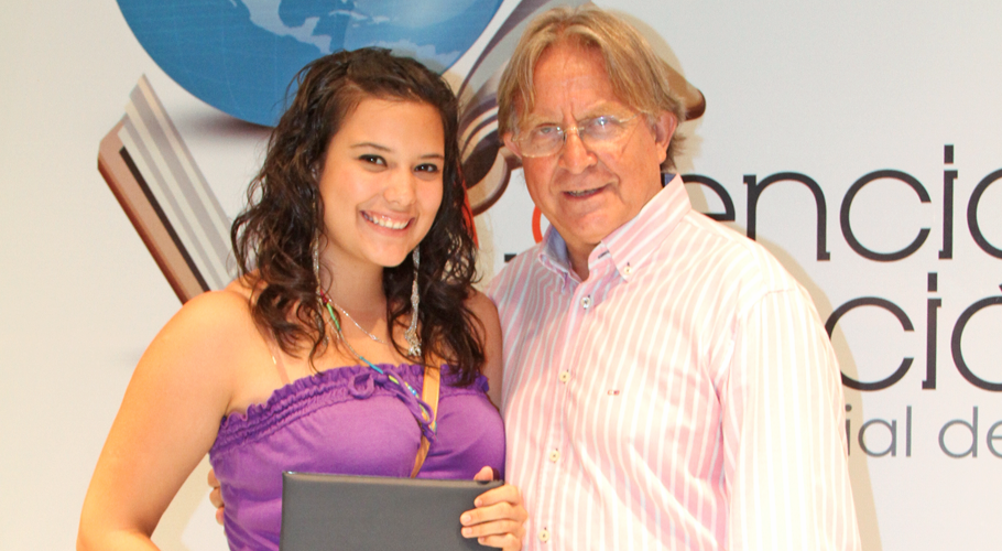 La Vida es una Obra de Teatro que no Permite Ensayos